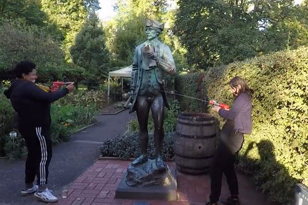 Article image for ‘Too extreme’: Video showing musical duo defacing colonial monuments in Melbourne taken down