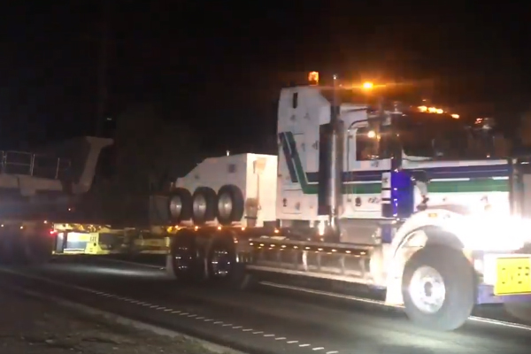Article image for Video: Super slow superload causes early Peninsula Link delays