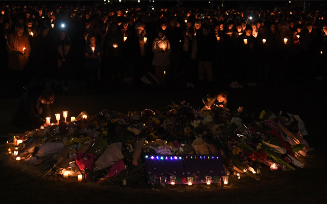 Article image for For Eurydice: Thousands gather in Princes Park for emotional tribute
