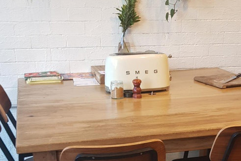 Article image for Melbourne cafe reaches “peak hipster” by letting customers toast their own bread