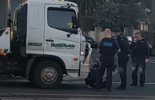 Article image for Bizarre tow truck protest in Melbourne’s east