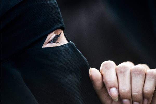 Article image for ‘I don’t think it brings disorder to the gallery’: Islamic Council defends woman’s right to wear niqab