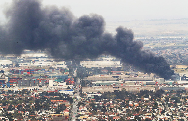Article image for West Footscray fire: Blaze under control, but 19 suburbs remain on smoke alert