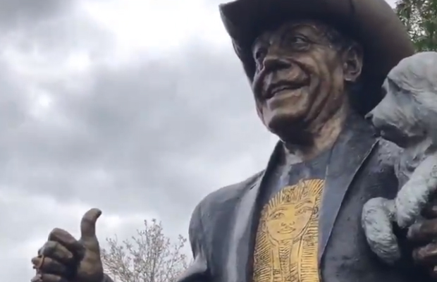 Article image for Molly Meldrum statue unveiled at Richmond
