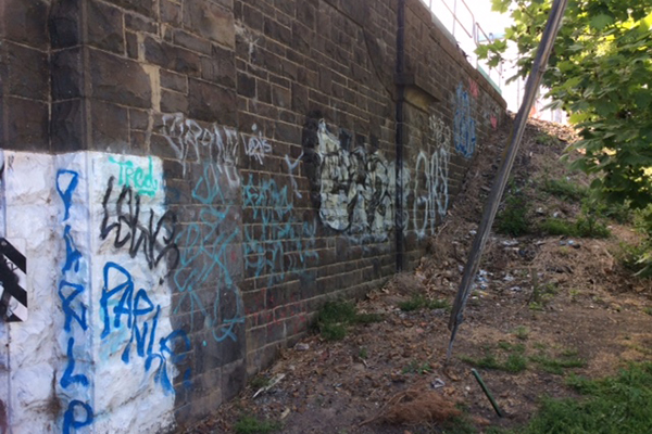 Article image for Bayside local’s mission to clean up the ‘beautiful, bluestone’ rail bridges