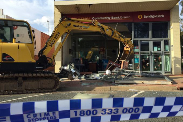Article image for VIDEO: Offenders use excavator in attempt to steal ATM near Echuca