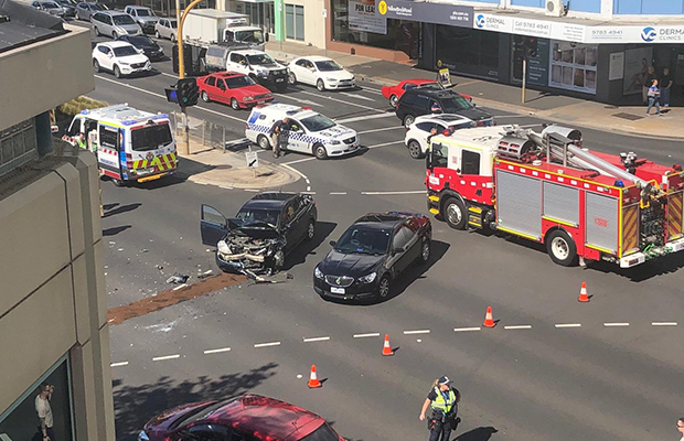 Article image for Nasty smash shuts major Frankston intersection