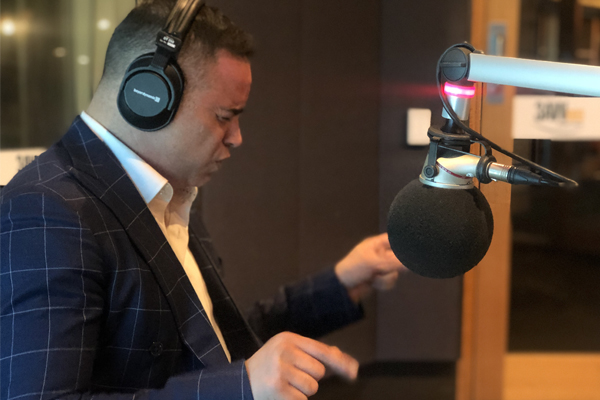 Gary Pinto performs ‘Cupid’ live in the 3AW studio