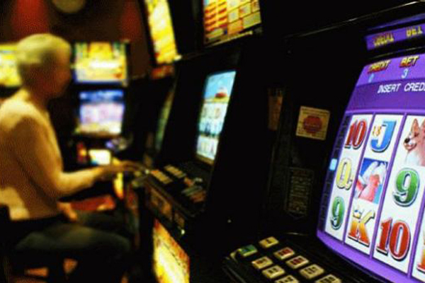 Article image for Junior footy club president says Darebin’s pokies plan could force closure of community organisations
