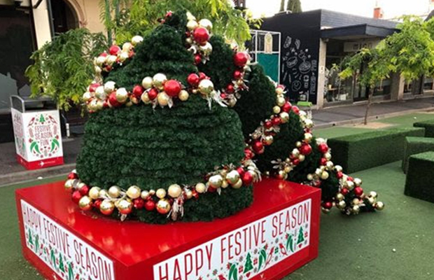 Article image for Grinches attacks Yarraville Christmas tree