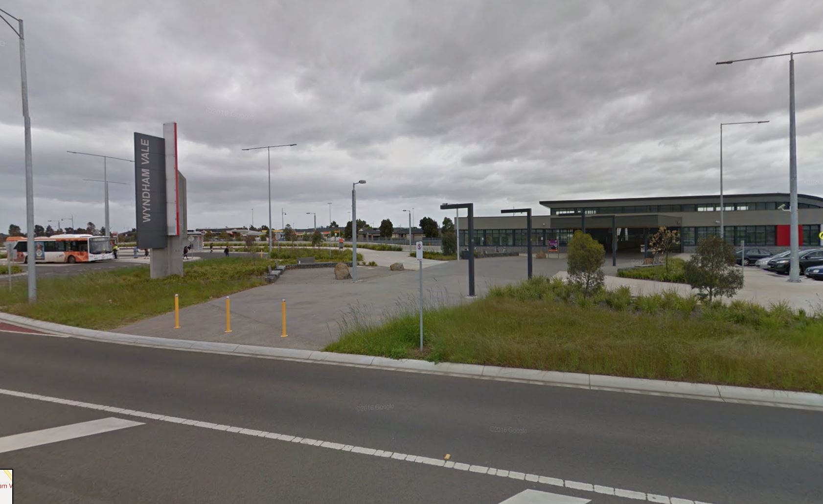 Article image for Teenagers armed with baseball bats involved in ugly stand-off at Wyndham Vale train station