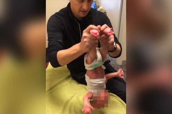 Article image for ‘All risk and no benefit’: Medical professionals criticise chiropractor for treatment on two-week-old baby
