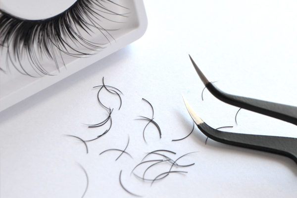 Article image for Catholic school forces students to pull out eyelash extensions on photo day