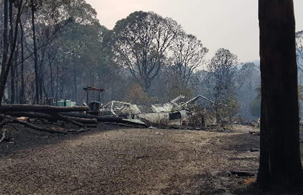 Article image for Victorian fires: Calls to help Walhalla ‘sheriff’