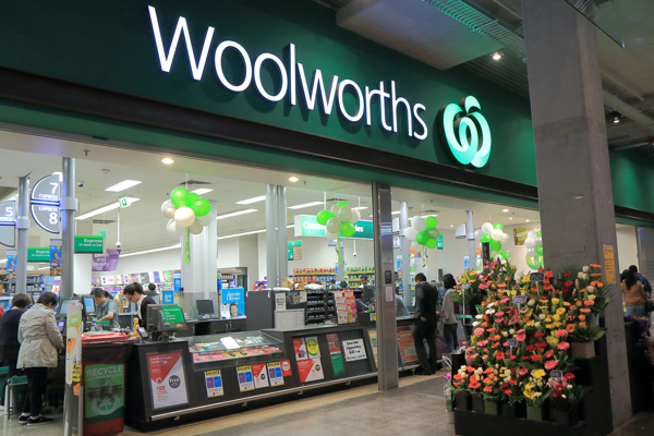 Article image for Woolworths announces it will stop selling $1-a-litre milk