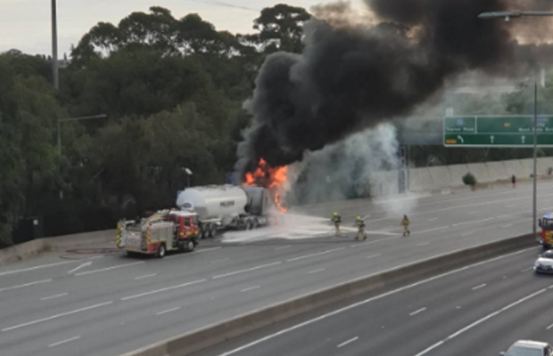 Article image for Massive truck fire closes Monash Freeway