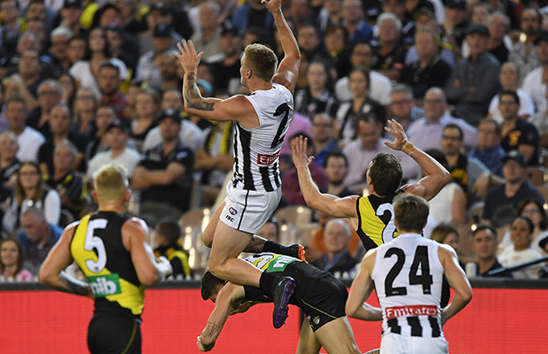 Article image for Collingwood hammers Richmond, with more Tiger injury woes