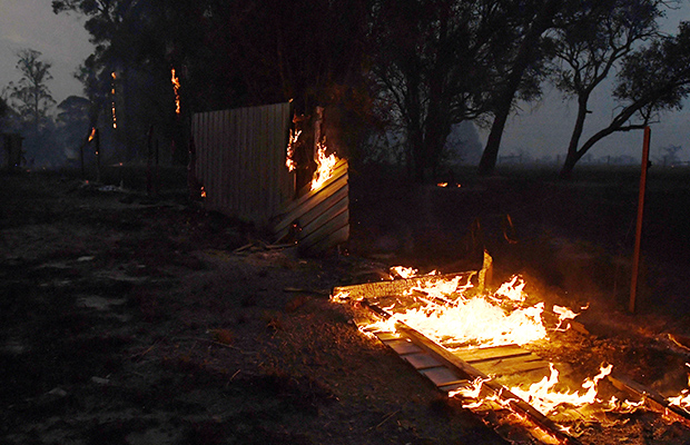 Article image for Victorian fires latest: Nine properties destroyed, fears for many more