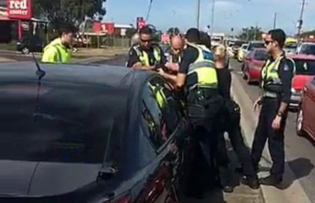 Article image for Good Samaritan intervenes as man starts ‘pelting’ female passenger in car