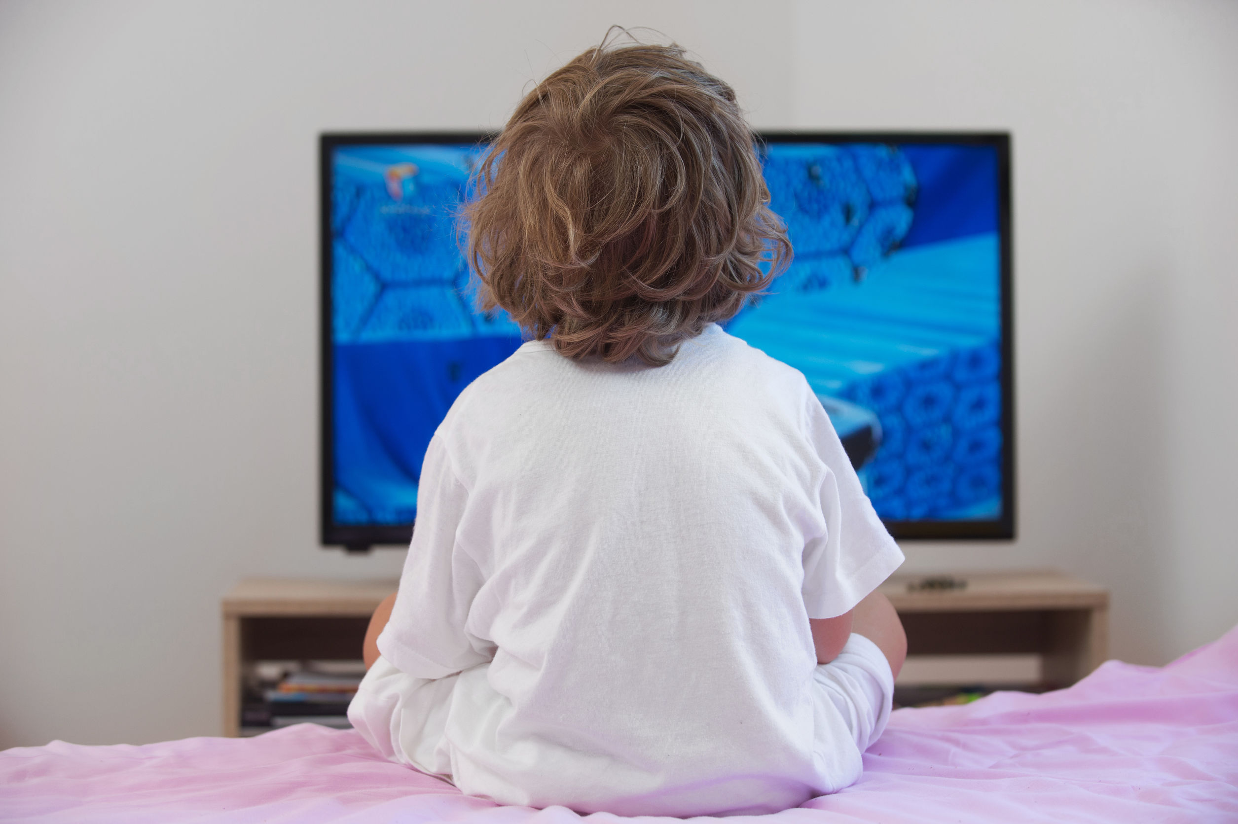Article image for World Health Organisation recommends tough limits on kids’ screen time