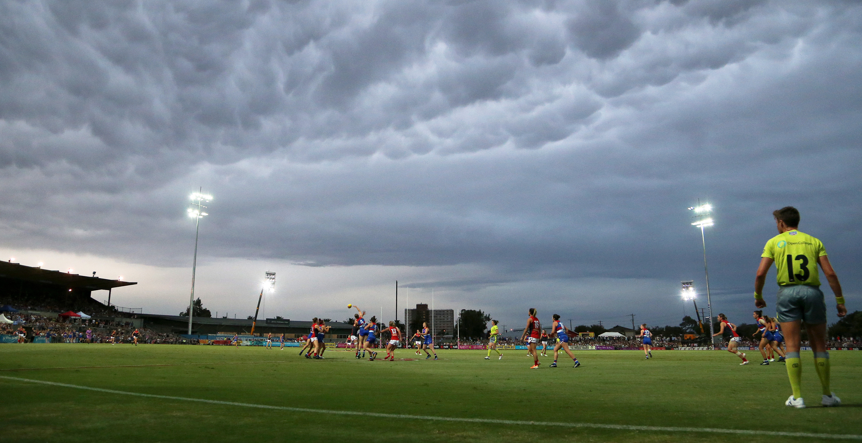 Article image for Push for AFL footy to return to Whitten Oval under $150 million redevelopment plan