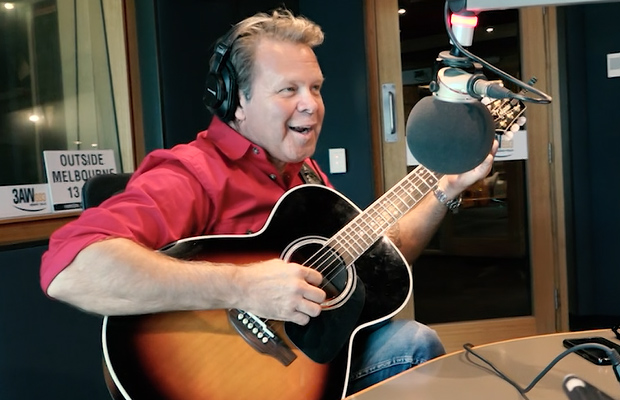 Troy Cassar-Daley drops by for a chat (and song) with Denis Walter!