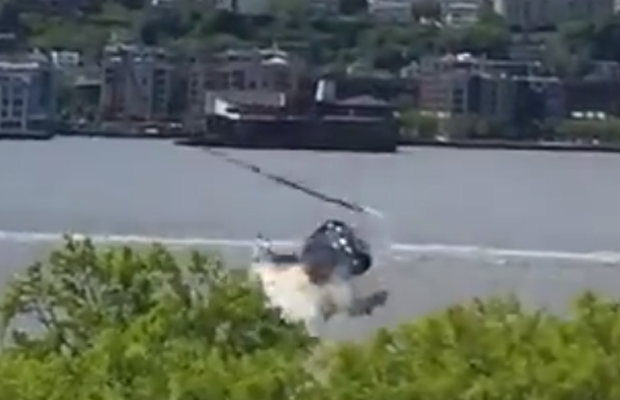 Article image for Incredible footage: Helicopter crashes into Hudson River