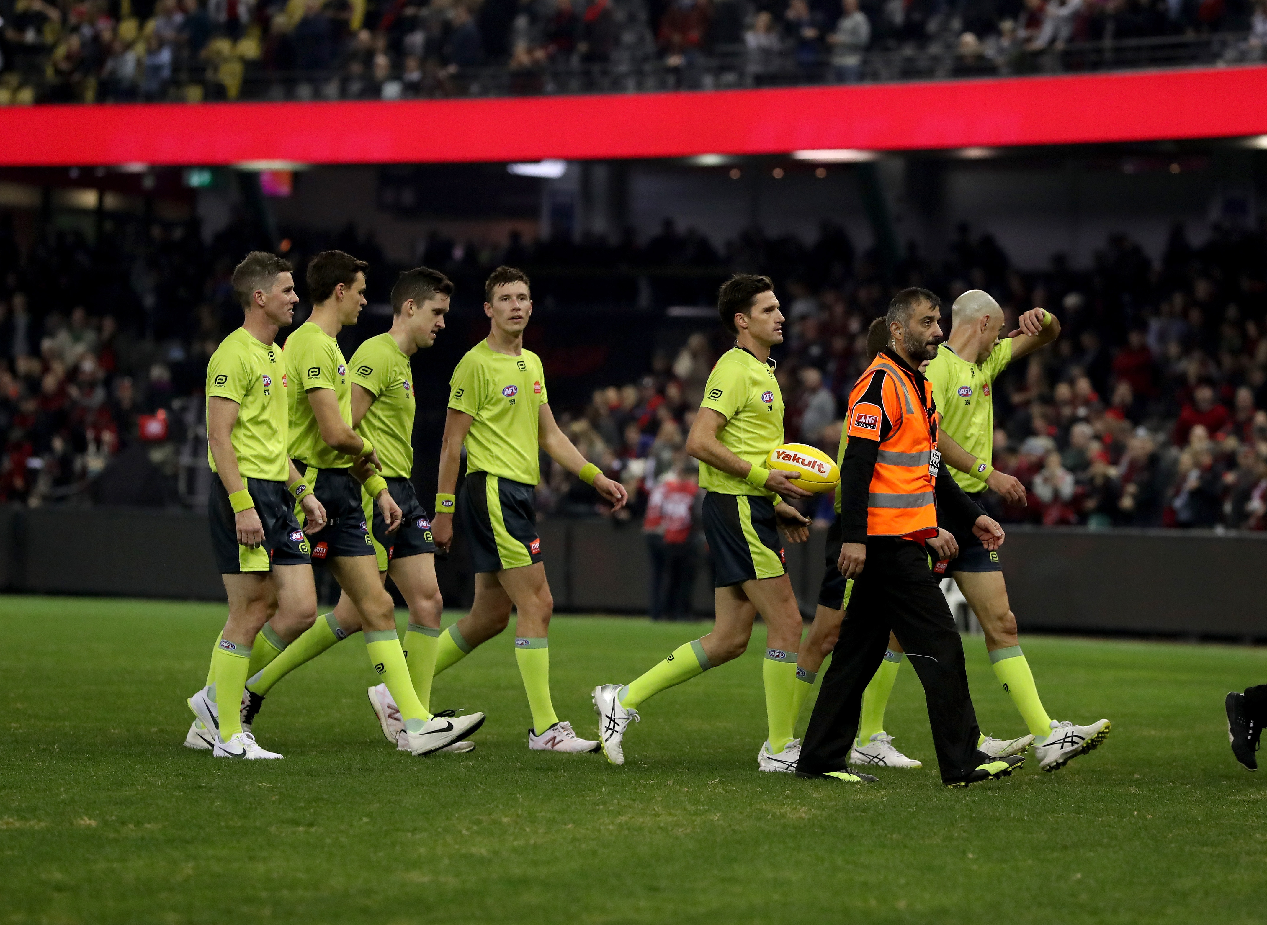 Article image for AFL umpire abuse: Country footy umpire hits out at Neil Mitchell over barking suggestion