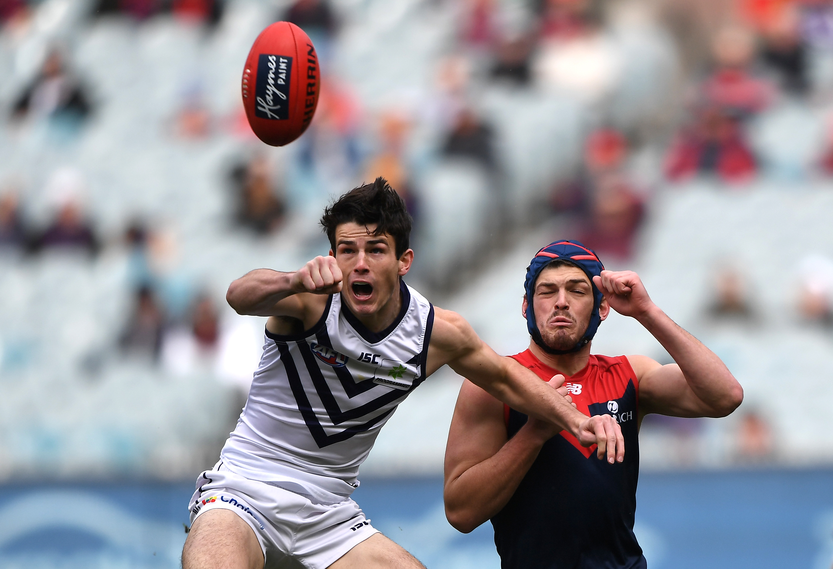 Article image for Melbourne beat Fremantle in entertaining clash at the MCG