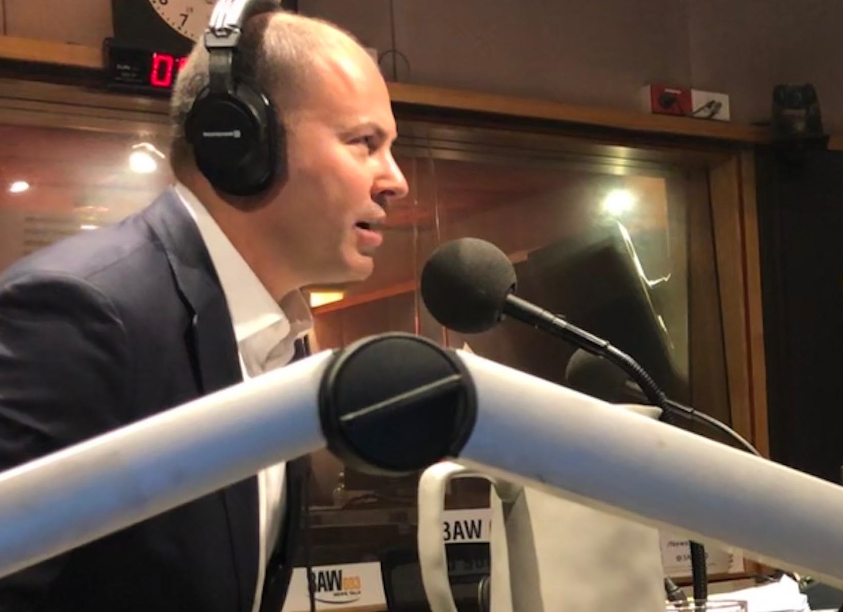 Article image for Treasurer Josh Frydenberg reacts to ANZ and Westpac ignoring his advice