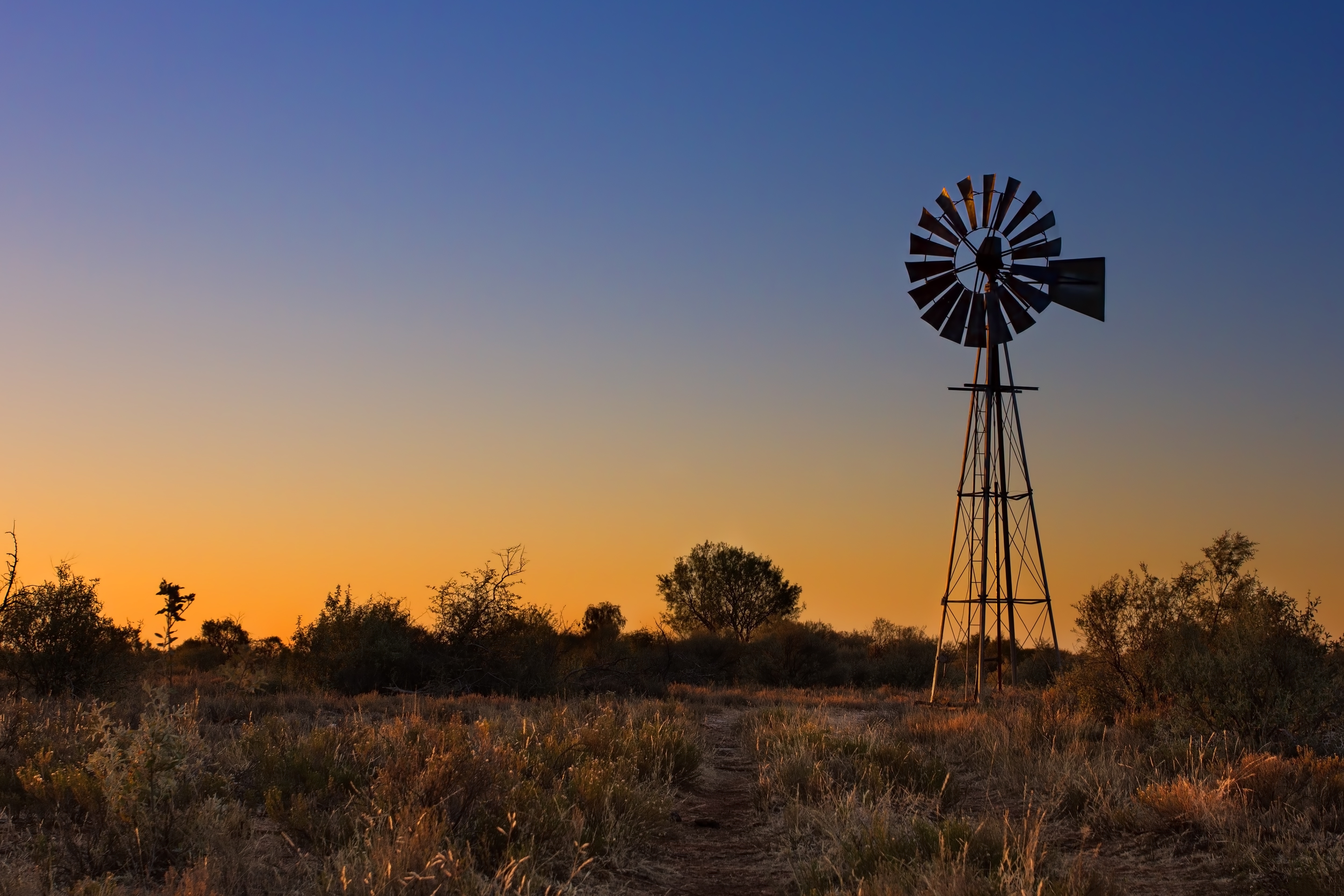 Article image for Big smoke to big open roads: City slickers could halve their debt with a country change