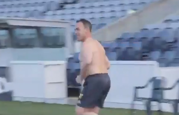 Article image for Hawthorn coach Alastair Clarkson makes cheeky point at training!