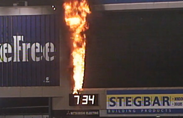 Article image for FRIDAY FLASHBACK! Re-live the infamous MCG scoreboard fire on 3AW Football, 20 years on!