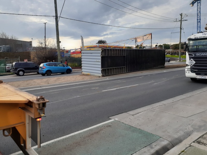 Article image for Shipping container slips off truck at Footscray