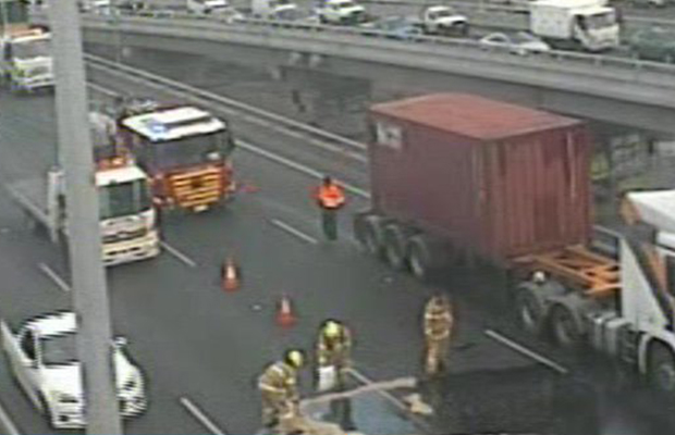 Article image for Diesel spill prompts West Gate Freeway delays