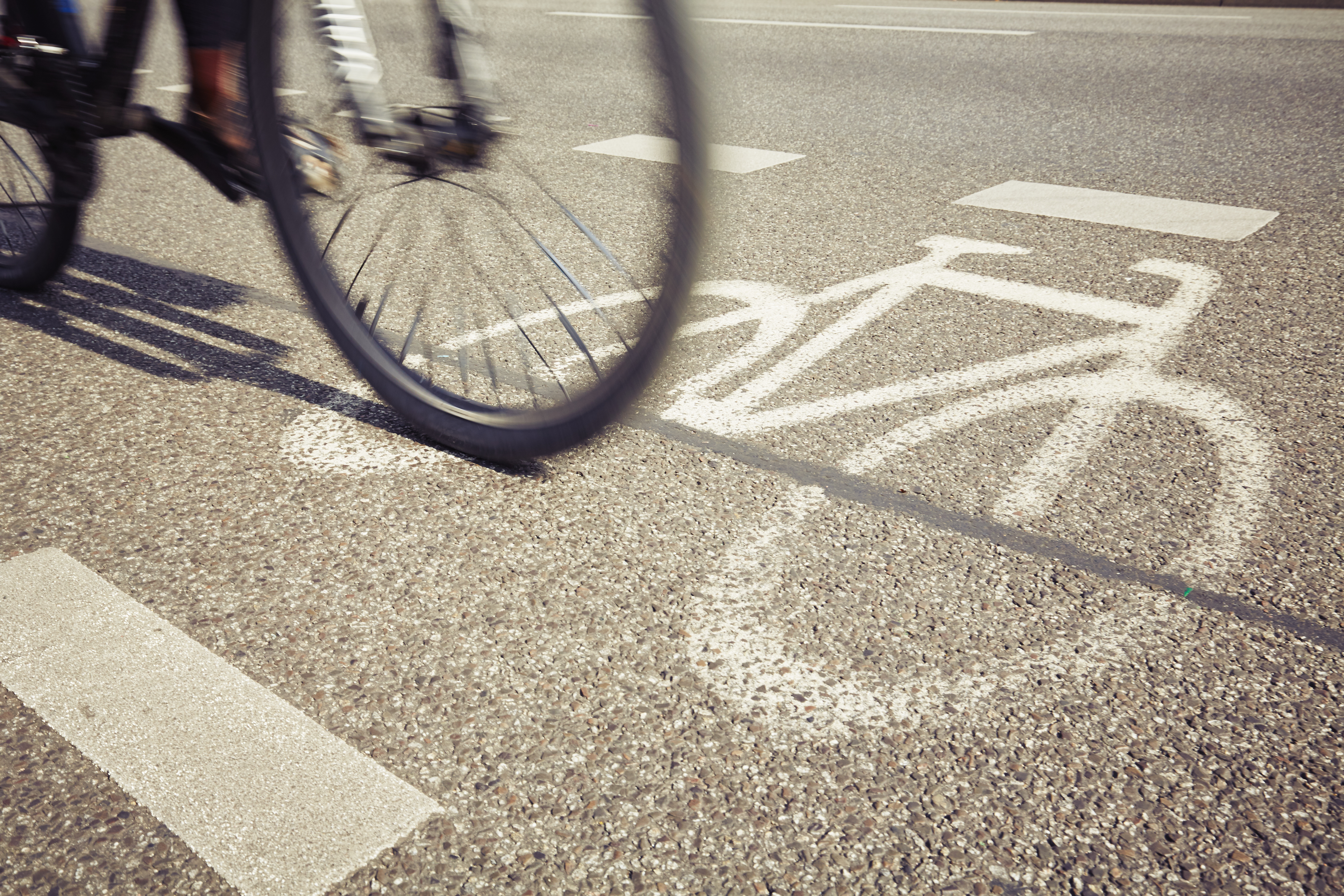 ‘Unworkable’: Push for cyclists to have one metre gap on the road