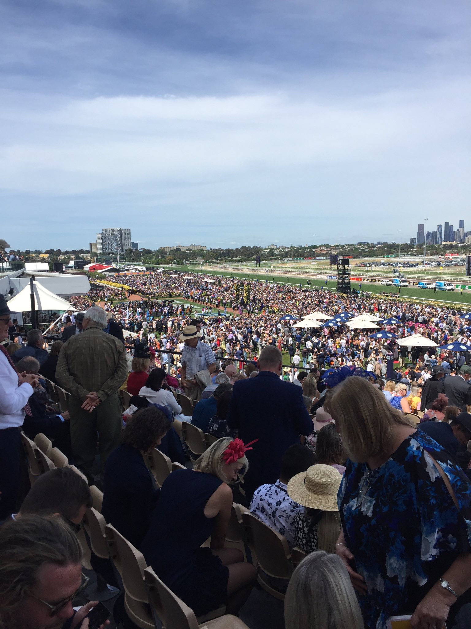 Article image for LISTEN LIVE | Hear the Melbourne Cup streaming on radio