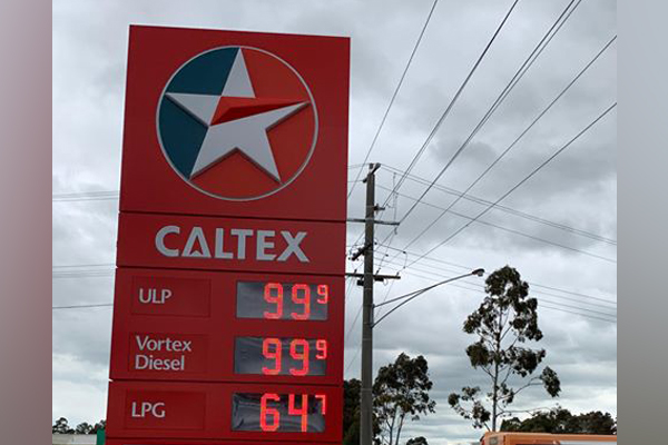 Article image for Melbourne service station offers petrol at a bargain price