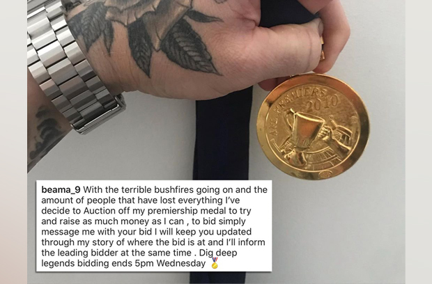 Article image for Collingwood star puts premiership medal up for auction to help with bushfire relief