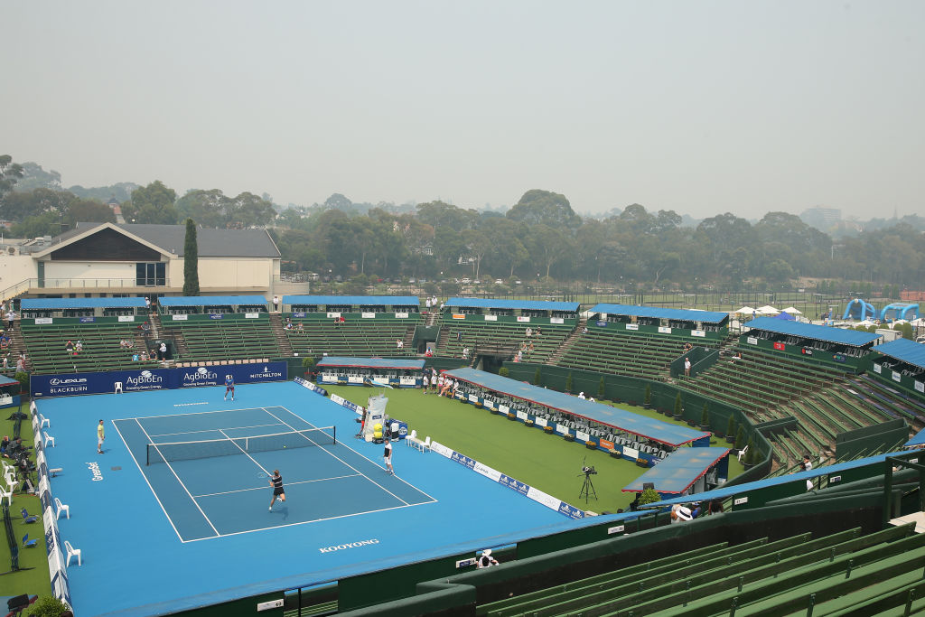 Article image for Doctor slams ‘irresponsible’ decision not to call off Australian Open qualifiers despite smoke haze