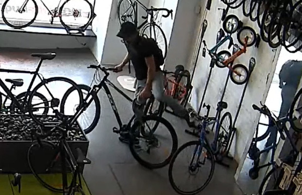 Article image for Video: Brazen Prahran bike thief caught on camera