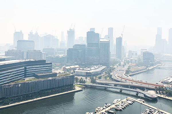 Article image for Thick smoke haze set to linger across Melbourne until tomorrow evening