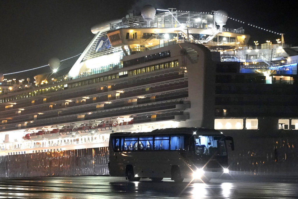 Article image for Government to evacuate Australians stuck on Diamond Princess cruise ship