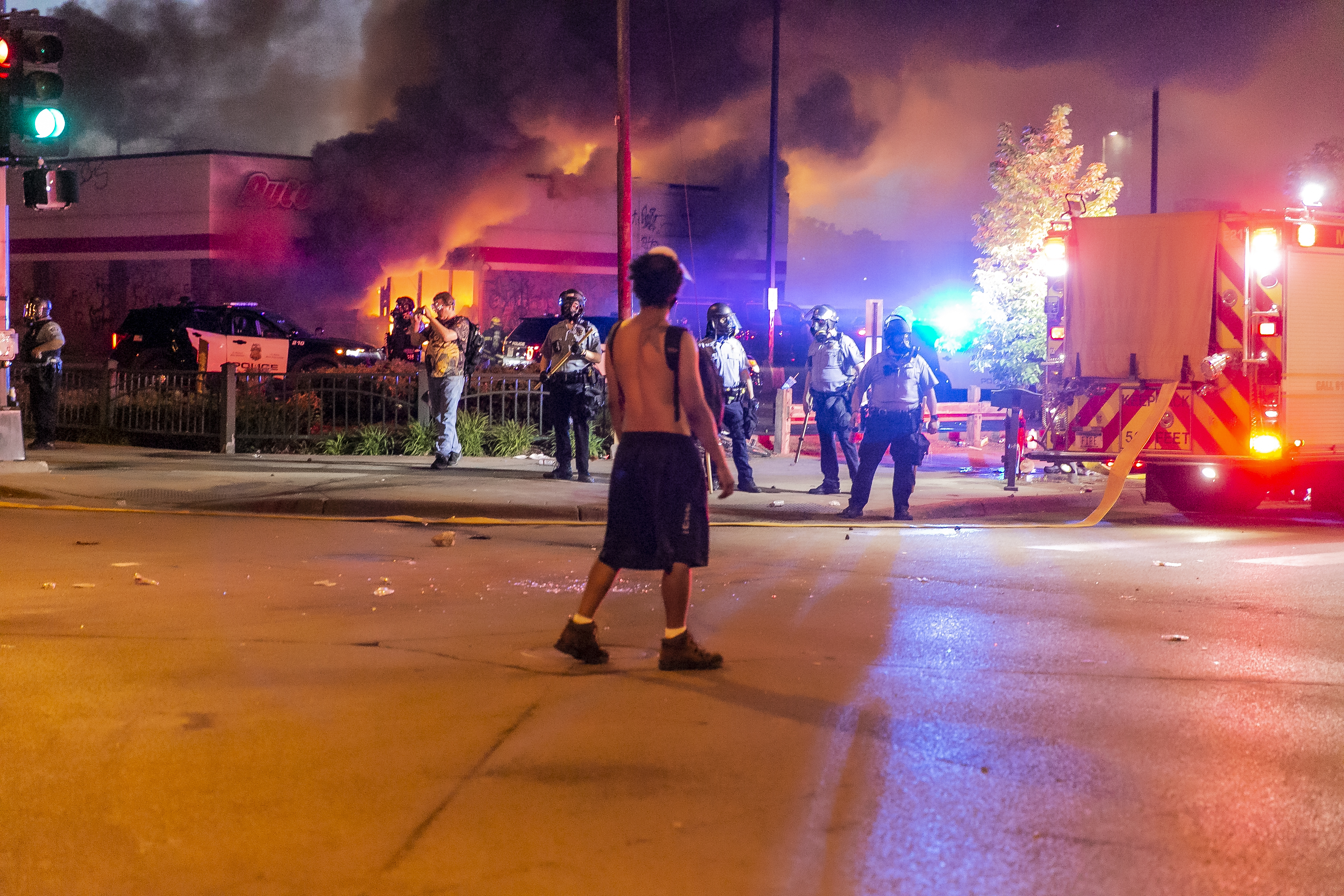 Article image for Buildings set alight and shops looted as Minneapolis protests turn violent