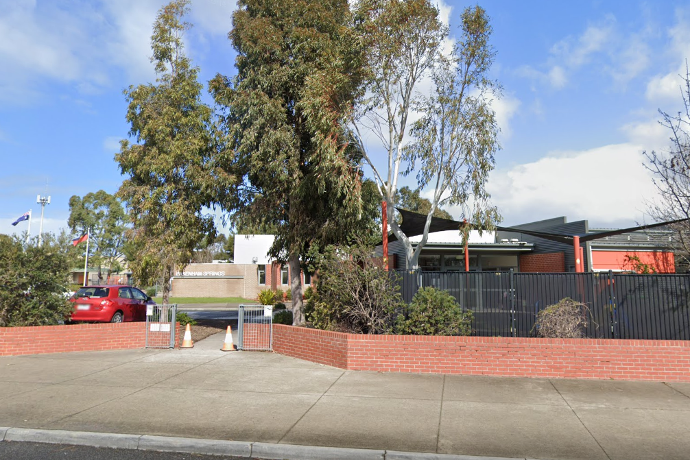Article image for Two Melbourne primary schools closed after students test positive to COVID-19