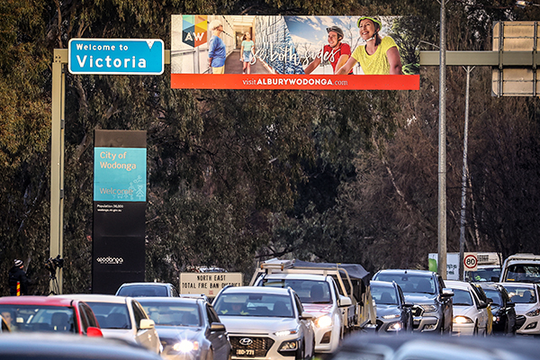 Article image for Politicians push for border closure to be extended in South Australia and NSW