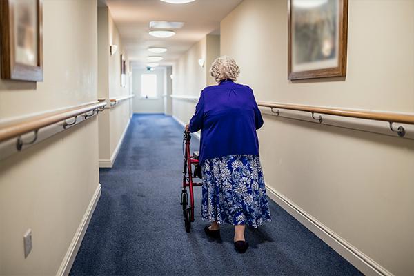 Article image for COVID in aged care: Staff shortage fears as coronavirus deaths mount