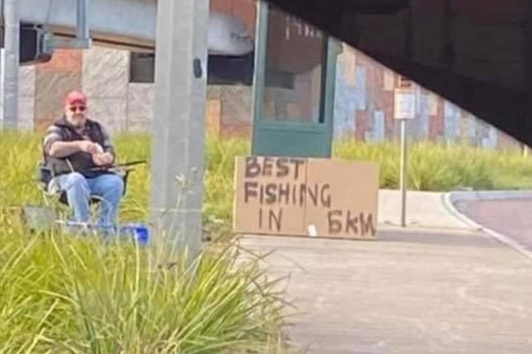 Article image for Melbourne man’s cheeky roadside fishing stunt