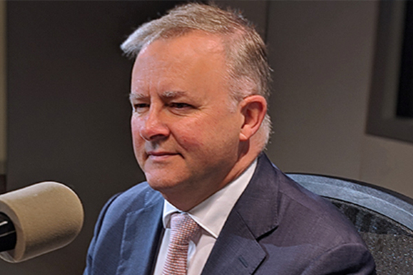 Article image for Anthony Albanese weighs in on stranded Aussies and hotel quarantine