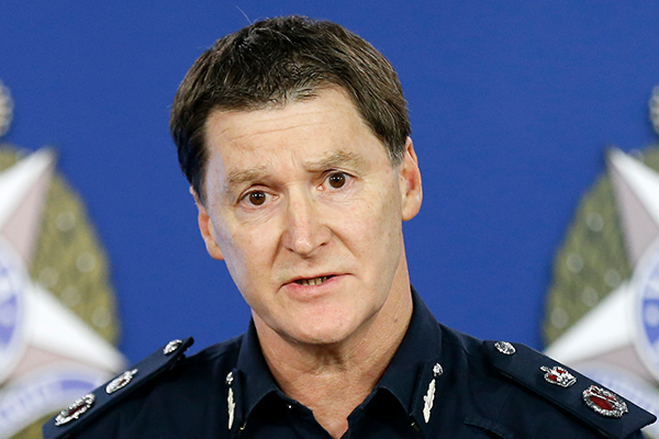 Article image for Top cop says there were ‘flare ups’ as ‘out of control’ crowds swarmed St Kilda last night